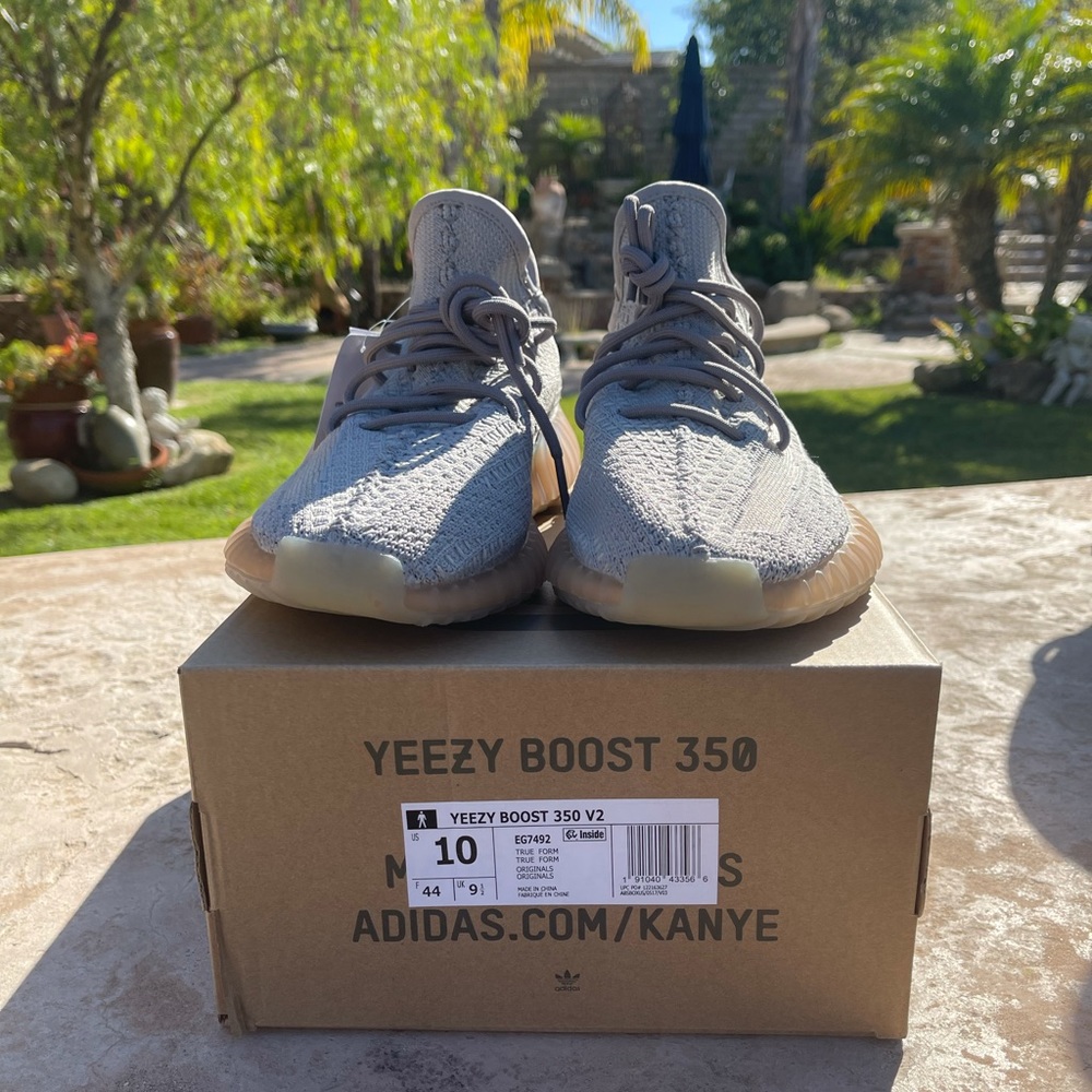 (Sold) Adidas Yeezy Boost 350 V2